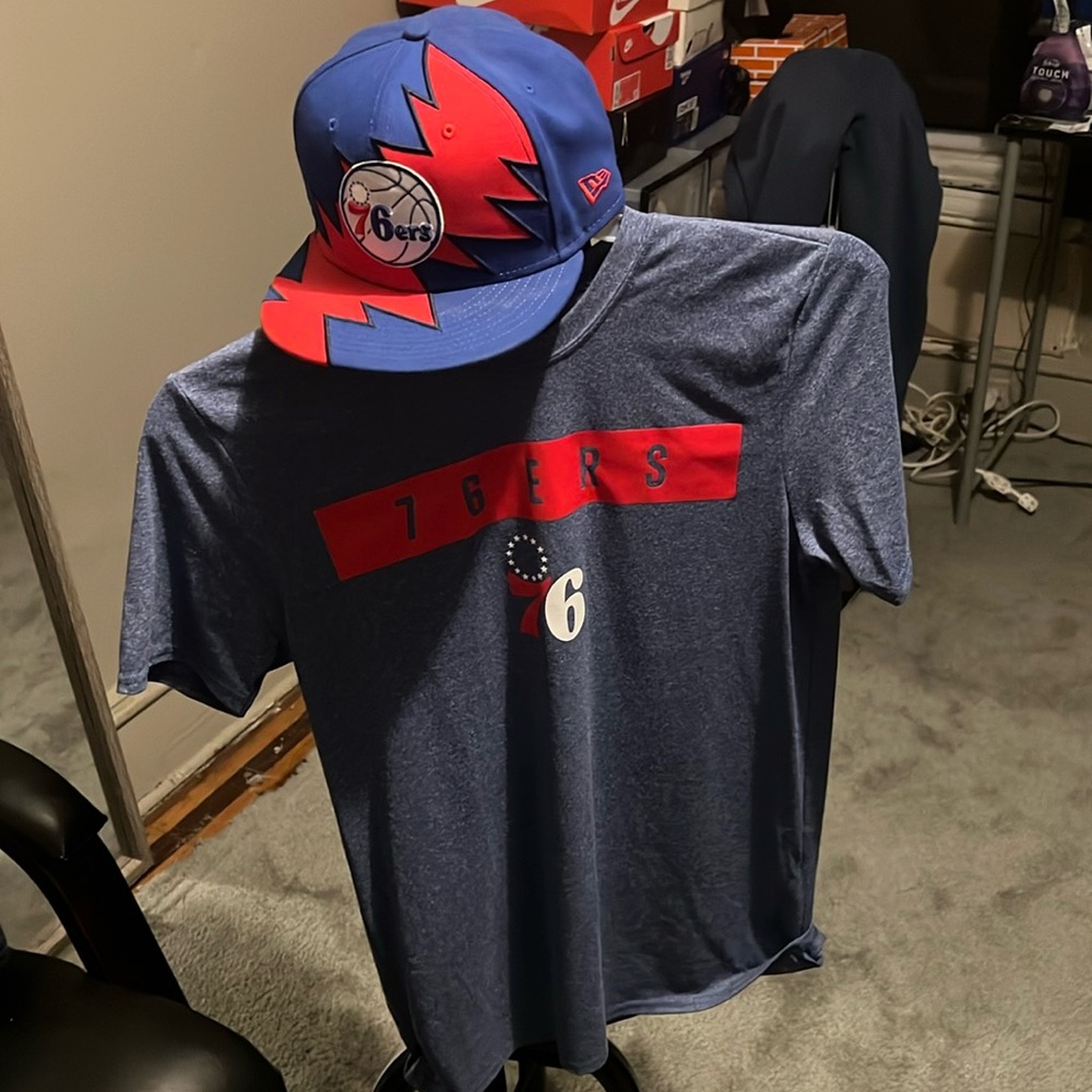 Brand New 76er’s T- Shirt Size:  SMALL